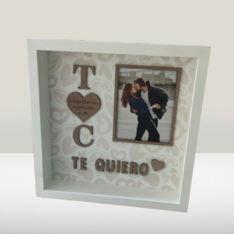 Cuadro Personalizado con Foto de Pareja, Iniciales y Mensaje 'Te Quiero'